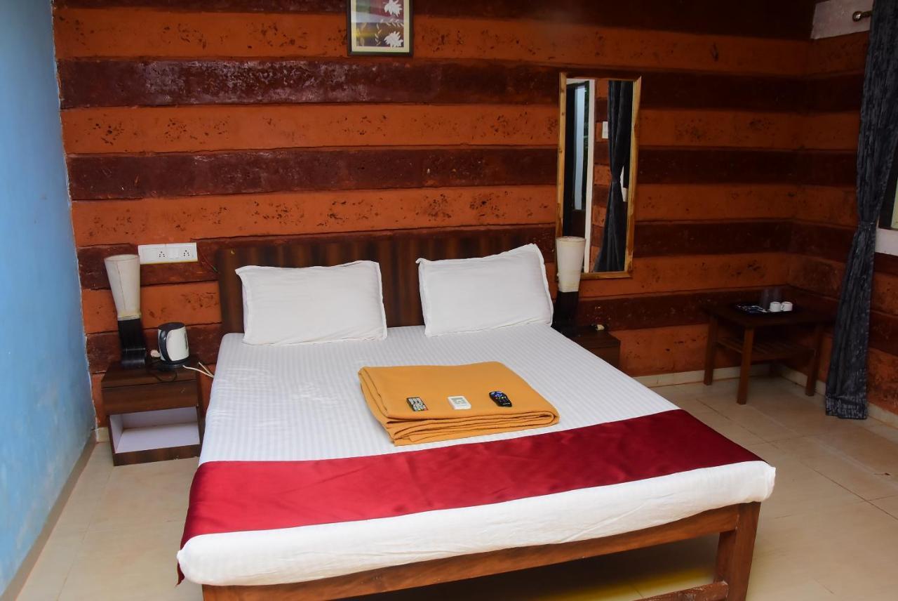 Salt Water Resort Dāpoli 外观 照片