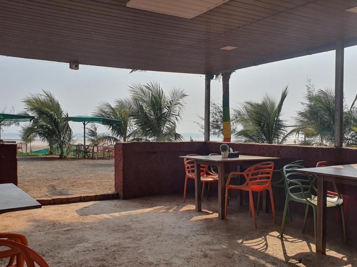 Salt Water Resort Dāpoli 外观 照片