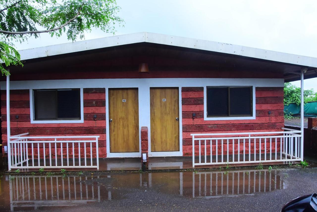 Salt Water Resort Dāpoli 外观 照片