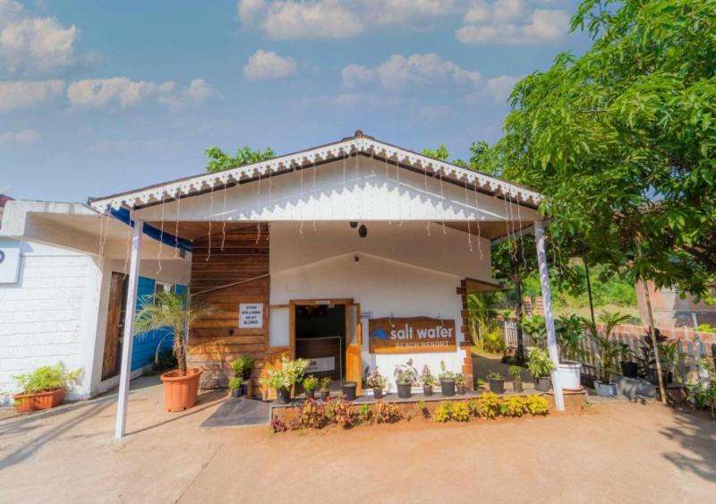 Salt Water Resort Dāpoli 外观 照片