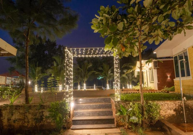 Salt Water Resort Dāpoli 外观 照片
