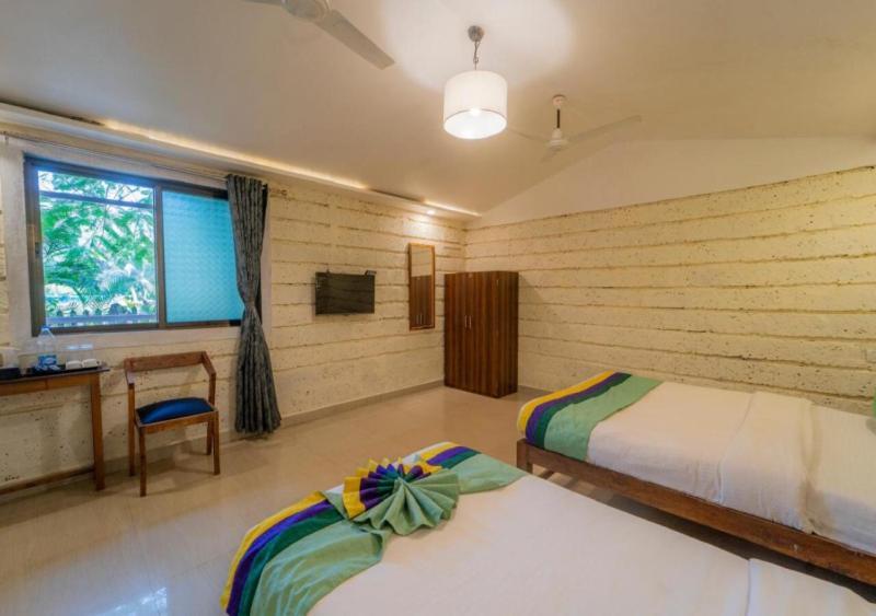 Salt Water Resort Dāpoli 外观 照片