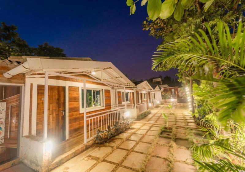 Salt Water Resort Dāpoli 外观 照片